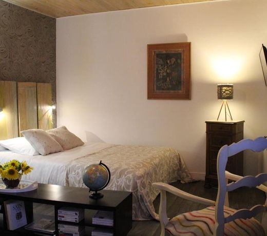 Une Chambre en Ville
