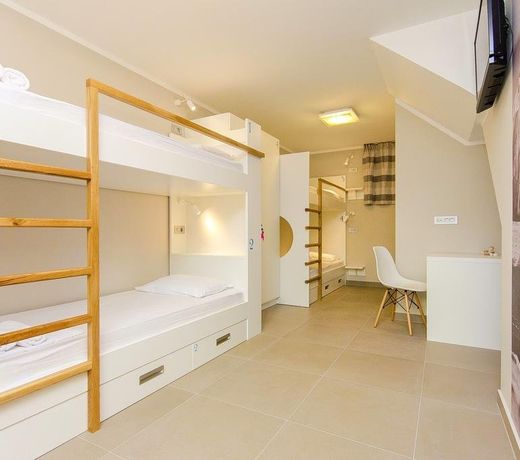 Hostel Dvor