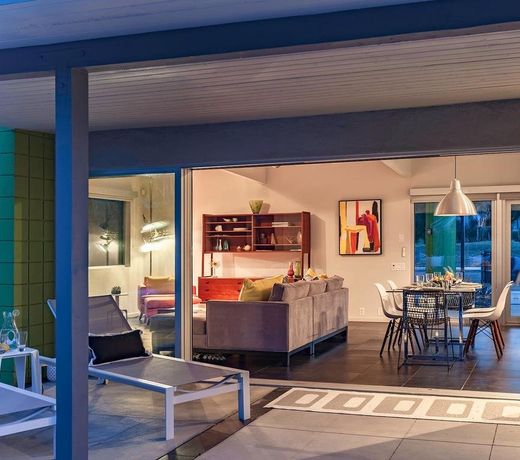 Beverly Modern