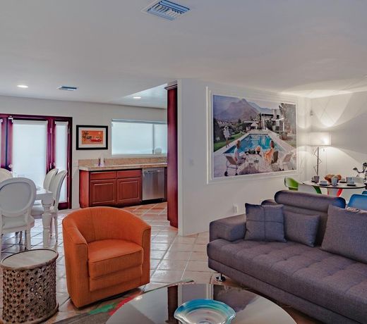 Center Court Villa