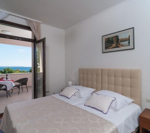Luxury Rooms Near the Beach3