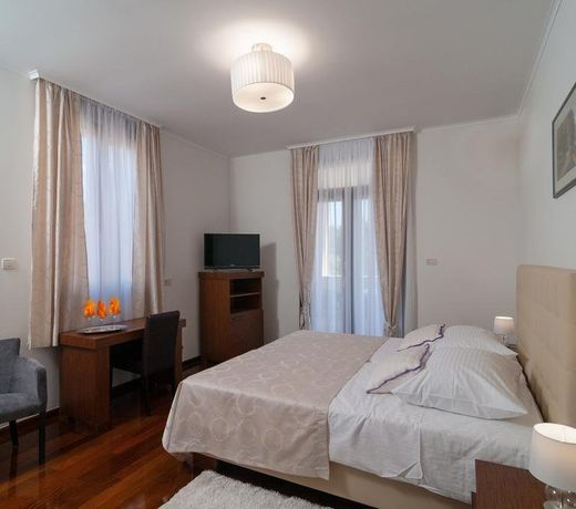Luxury Rooms Near the Beach3