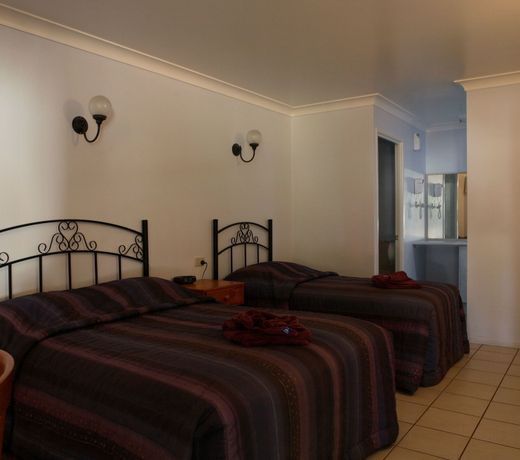 Bottlebrush Motel