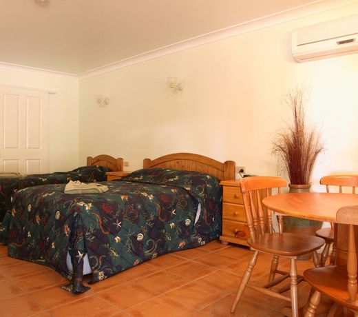 Bottlebrush Motel