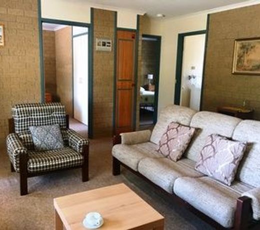 NearBy Hotel