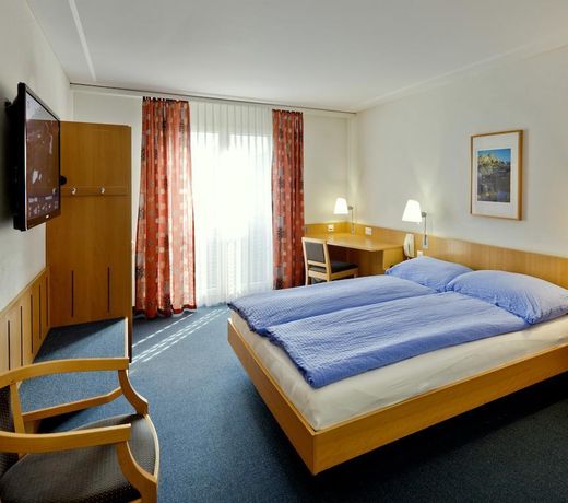 Good Night Inn