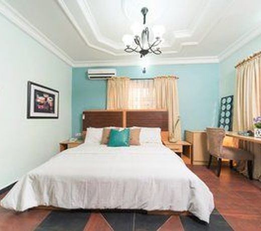 Britannia Hotel & Suites