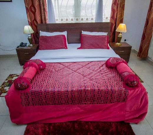 Reinah Tourist Hotel