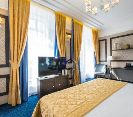 Tom River Plaza Hotel