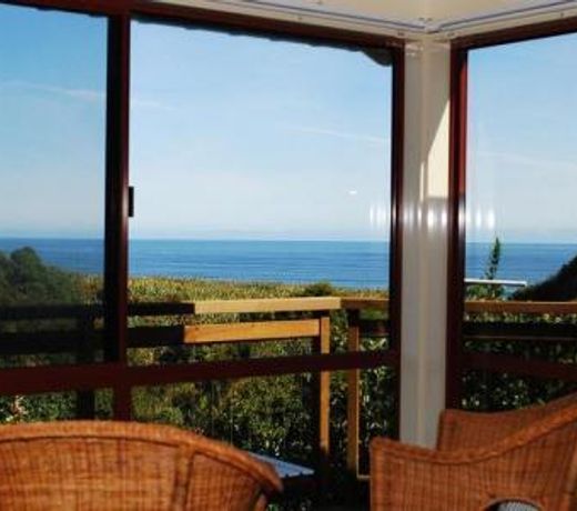 THE ROCKS HOMESTAY