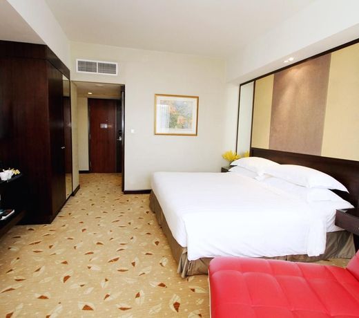 Royal Plaza on Scotts