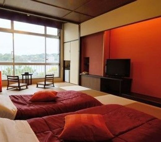Toba Grand Hotel