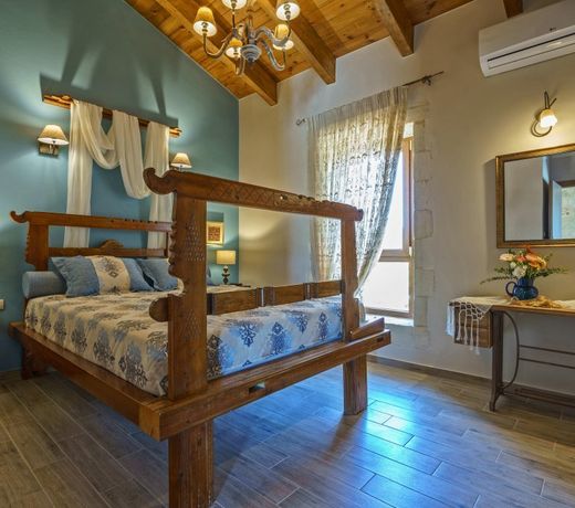 Luxury Villa Aria with Pool & Children's Area, 5km to Beach!