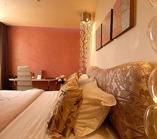 Les Fleurs Boutique Hotel