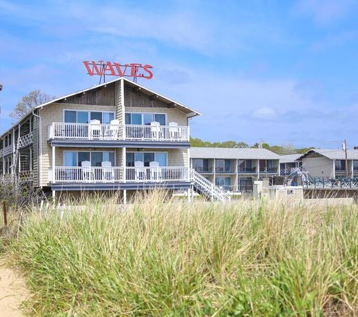 Waves Oceanfront Resort