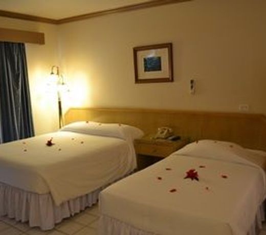 West Plaza Hotel Coral Reef
