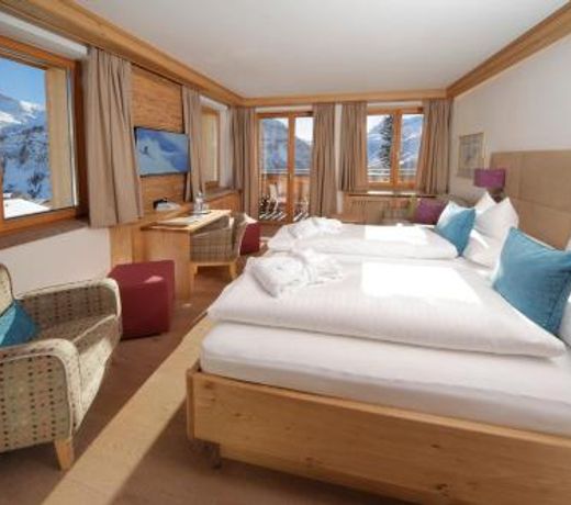 Hotel Burgwald - Ski In & Ski Out