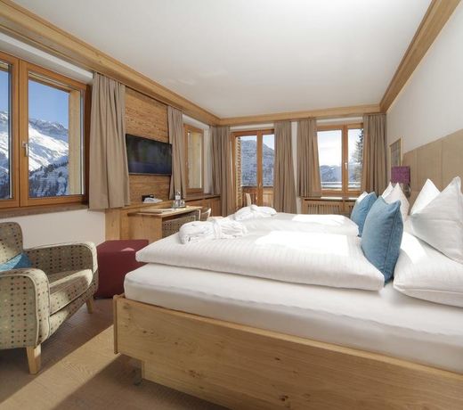 Hotel Burgwald - Ski In & Ski Out