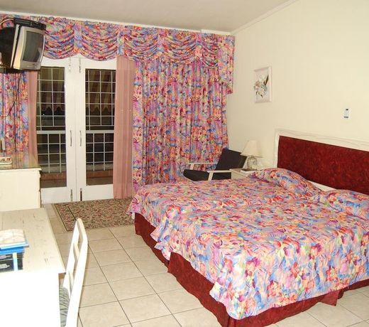 UWI MONA VISITORS?? LODGE & CONFERENCE CENTRE