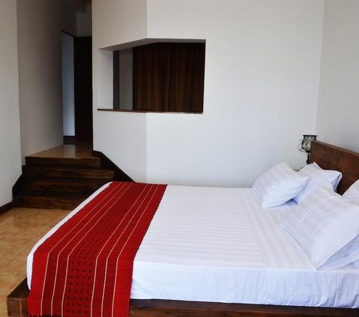 Kandyan Crown Hotel
