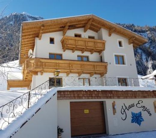 NearBy Hotel