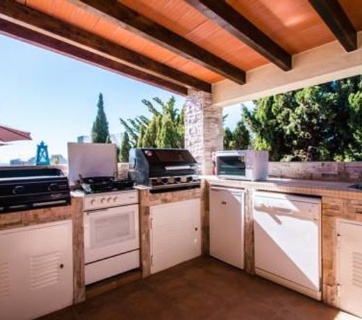 Villa Airlie by Abahana Villas