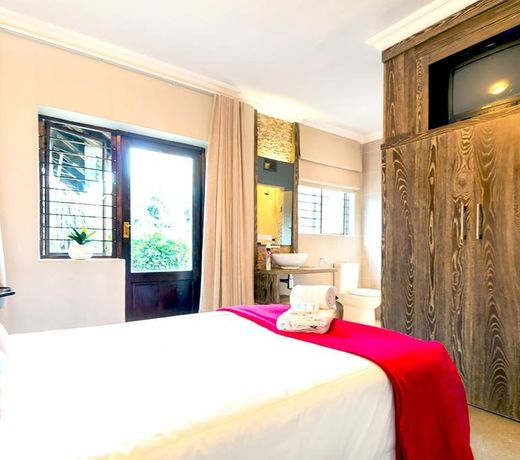 OR Tambo Guest House