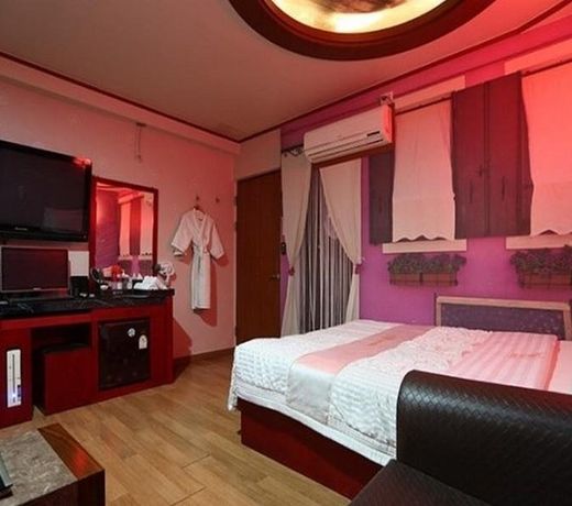 W Motel