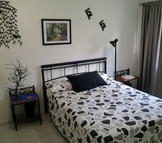 Bottlebrush B & B