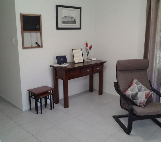 Bottlebrush B & B
