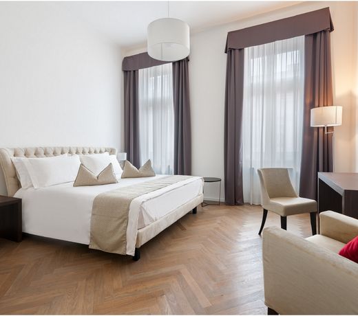 H7 Palace