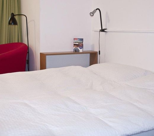 AARON'S SLEEP-WELL B&B BASEL