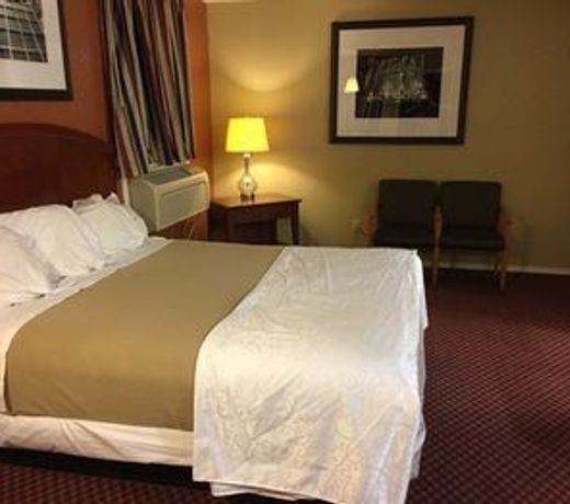 Ranch House Inn & Suites