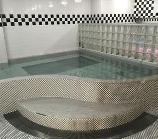 paradise - Caters to Men