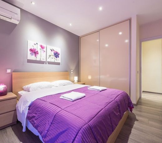 An Impressive 2 bdr Apt in Glyfada