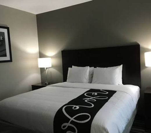 Catoosa Inn & Suites