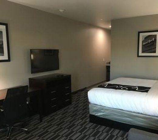 Catoosa Inn & Suites
