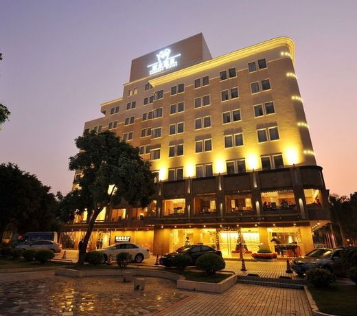 Leisure Hotel