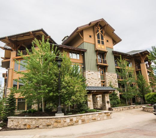 Canyon Base Condos by Lespri