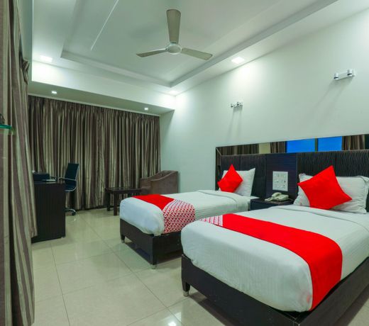 Capital O 1710 Hotel The Supreme