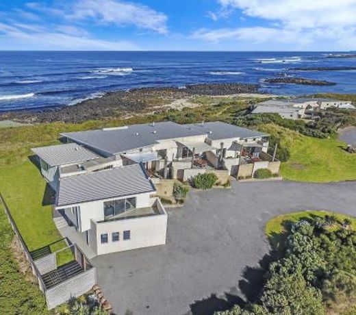 Hearns Beachside Villa 4