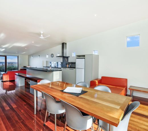 Hearns Beachside Villa 4