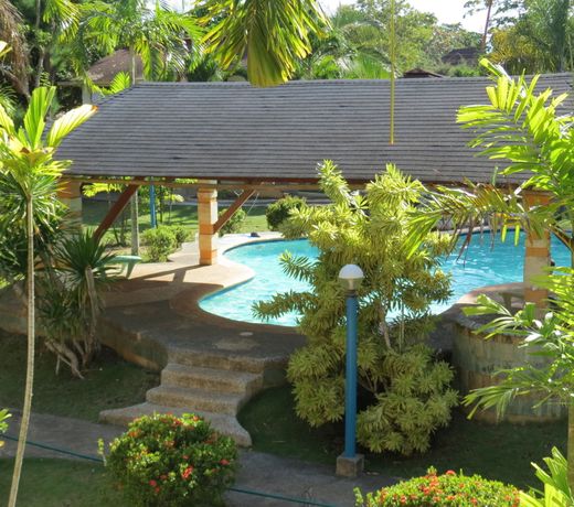 Alonaland Resort Apartelle