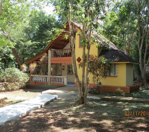 Alonaland Resort Apartelle