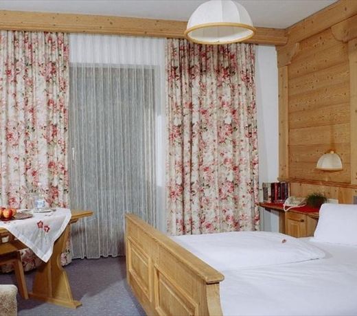 NUSSBAUMHOF