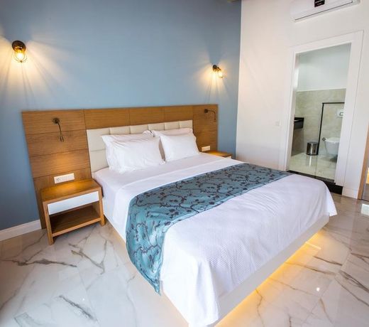 Blanca Beach Hotel