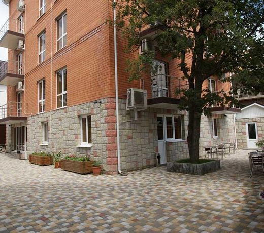Divnyy Guest House