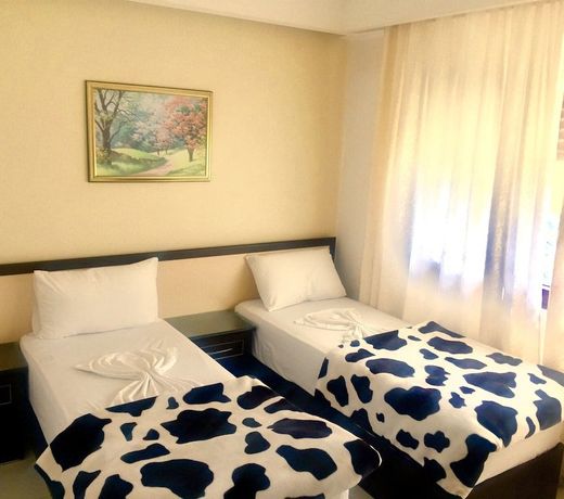 Sunrise Hotel Cameria