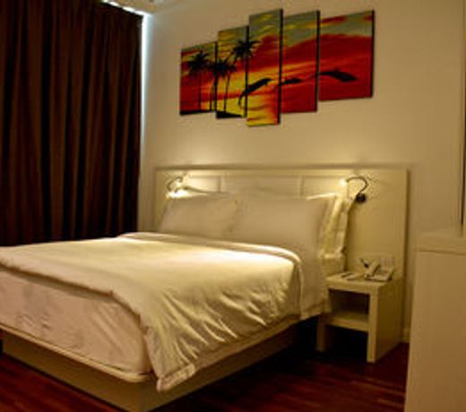 Pine Garden Hotel