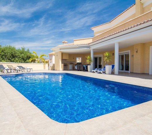 Villa Esplendida by Abahana Villas